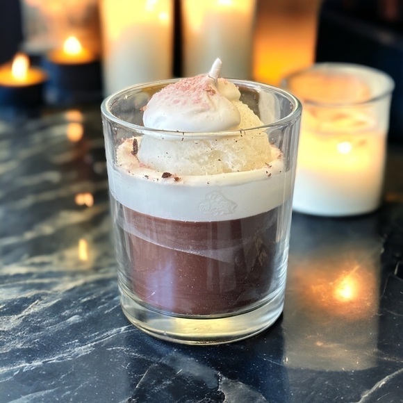 ⚠️SALE Candle // Cute Handmade Soy Wax Candle SEND OFFERS🥳 - Picture 4 of 5